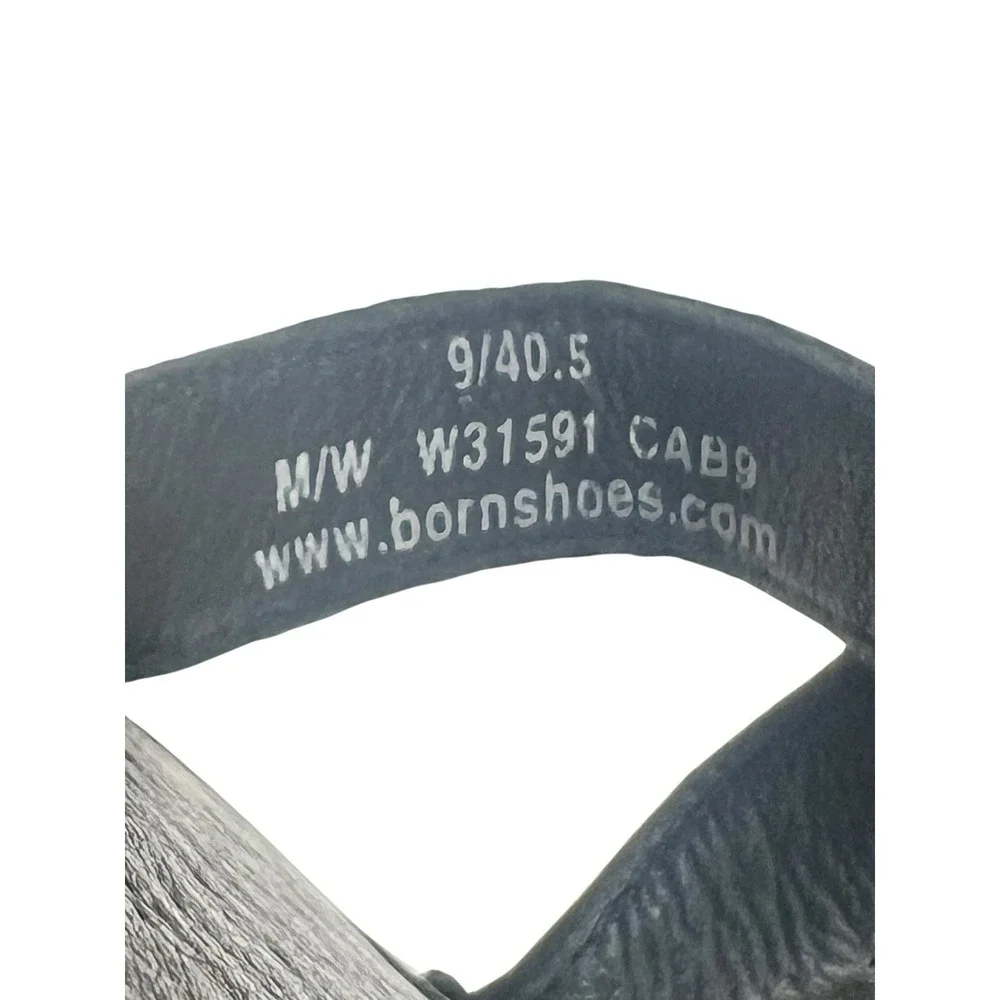 Born Kristy 9M/WBlack T- Strap Buckle Leather Sandals Silver‎ Hardware Flats